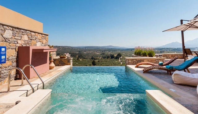 Traditional Villa with Private Heated Pool and BBQ