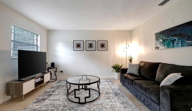 Tranquil 2-bedroom apartment in Crystal River with WiFi, AC