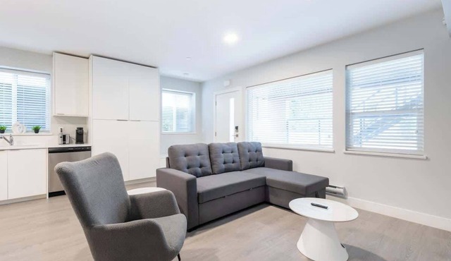 Tranquil & Modern: Close to Promenade & Pier ~ Pkg