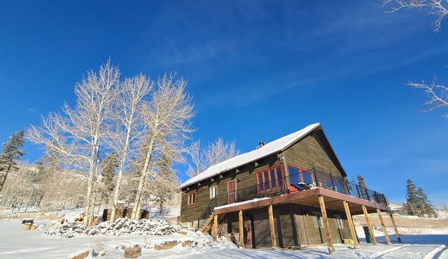 True mountain getaway with easy drive to over 6 ski resorts.