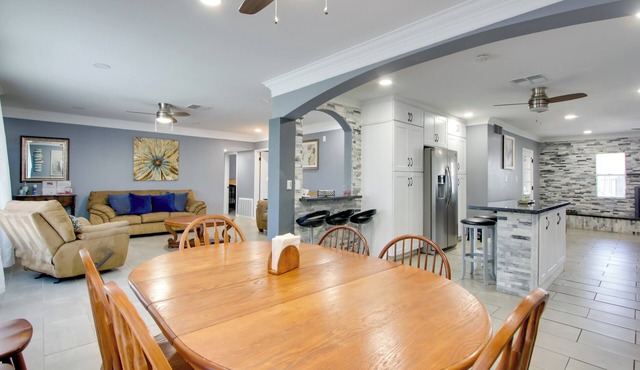 Ultimate Phoenix Group Getaway: Patio + Pool!