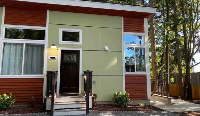 Upscale Modern Private Cottage
