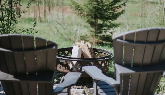 Valley Haven Cottage: Secluded w Hot Tub, Fire Pit