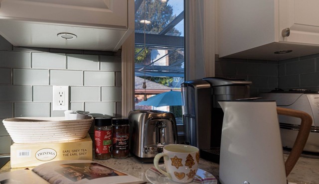 Vancouver west 8 minutes to downtown and airport