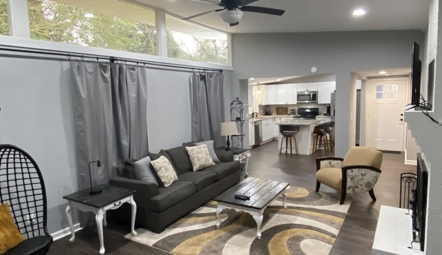 Vaulted Ceilings & Accent Windows-1 mile from CU