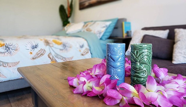 Venice Tiki Pad, Poolside Oasis with Private Entry