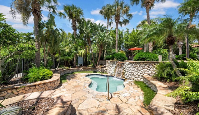 Vibrant 2BR 2BA w King Bed Pool Gym 11