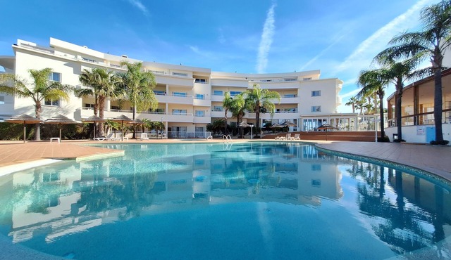 Vila Apostol - Amazing Studio with Sea View near Porto de Mos Beach in Lagos.
