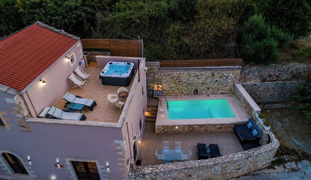 Villa Aladanos-stone villa/private heated jacuzzi and pool with amazing views