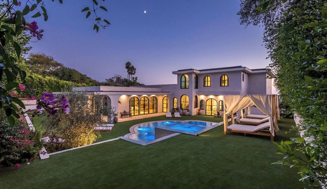 Villa Amara - Designer Malibu Estate with Ocean Views, Pool & Speakeasy