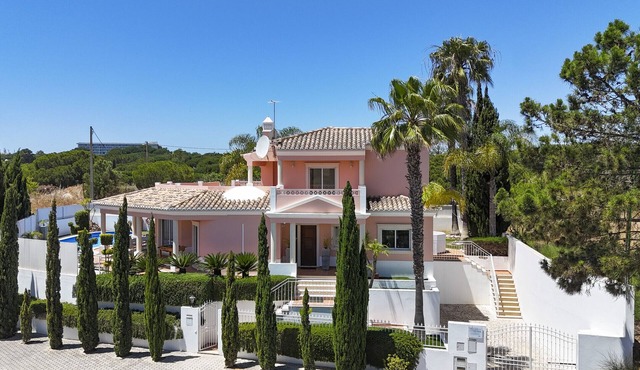 Villa Duma with private pool and jacuzzi which can be heated