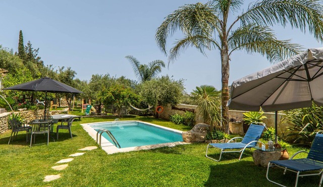 Villa Eftychia -2 Pools, Hydro-Massage & Playground