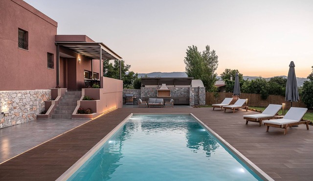 Villa Enny, Modern & Luxurious, Heated Pool
