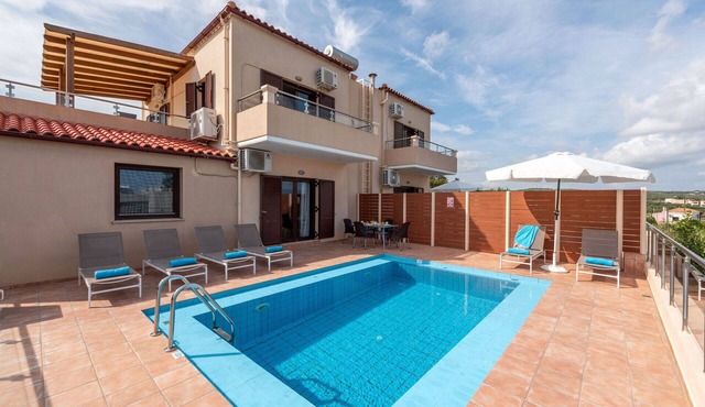 Villa Flora - Villa close to the seaside with private pool in Crete
