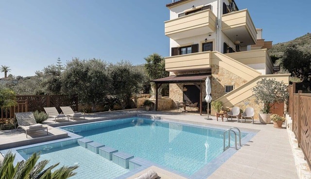 Villa Hibiscus with private pool & bbq