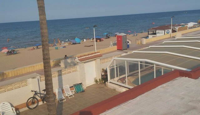 Villa in Gandía Beach in erste Strand Promenade. WiFi kostenloss Privaten Pool