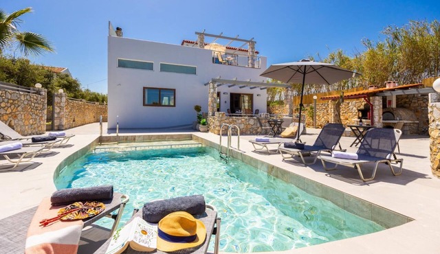Villa Melina - Four Bedroom Villa, Sleeps 8