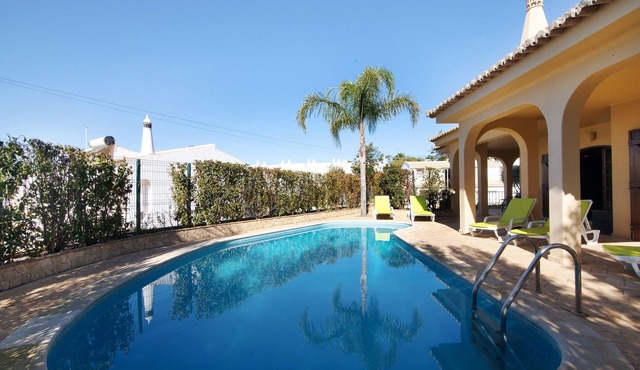 Villa 'Rústica' with Sea View, Wi-Fi and Air Conditioning