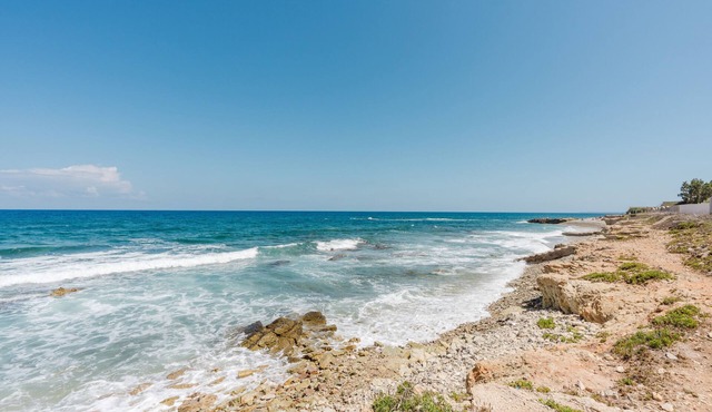 Villa 'Sea Side Family' with Private Garden, Wi-Fi and Air Conditioning