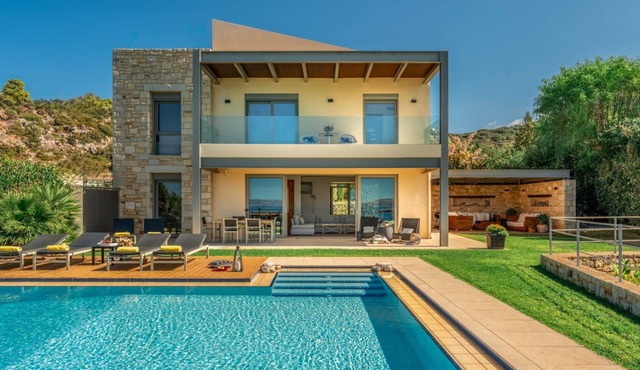Villa Strix - Three Bedroom Villa, Sleeps 6
