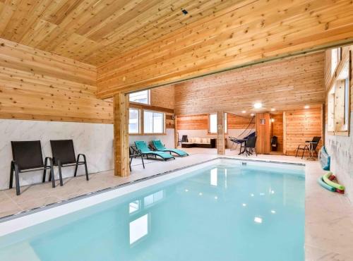Villa with INDOOR POOL foot of hunter mountain