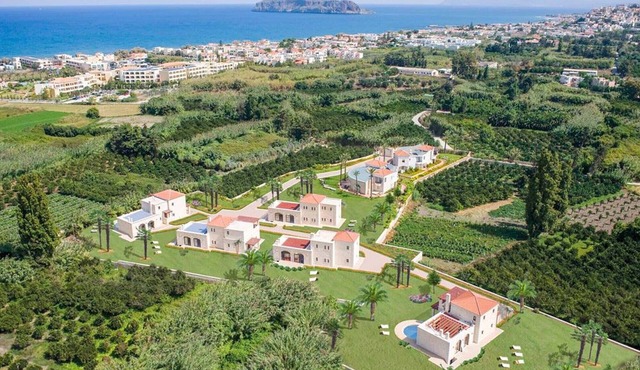 Villas Platanias - 4 bedroom villa with a heated pool