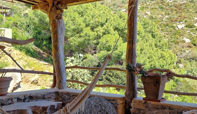 Vintage house with terrace on the Elba Island