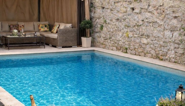 Visby - Exclusive stay with pool, ring wall in a historical courtyard & sea view
