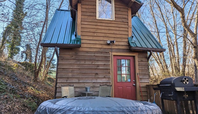 W Avl Tiny Home, Pet Friendly, Close to Downtown