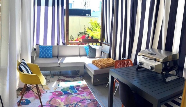 Walkable Urban Retreat - 2 En-Suite Baths - Near Top Dining & Shops & Hotspots!