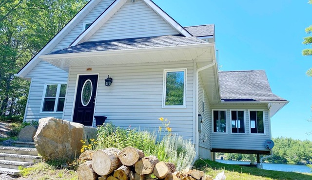 WATERFRONT COTTAGE in Muskoka