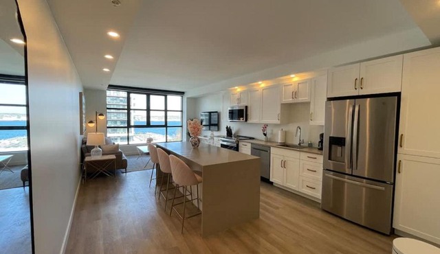 Waterfront large 1 BR with 6 appliances & gym