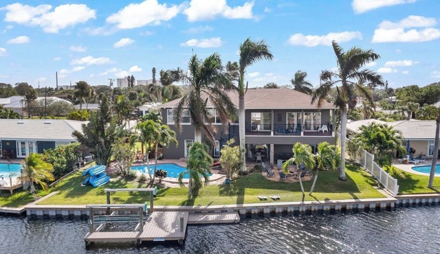 Waterfront Oasis:-1 blk to beach-Kayaks-Game room, Waterfront Oasis: 1 blk to beach-kayaks-game room