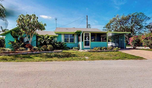 Waterfront retreat with bay views, dog-friendly, & snowbird-ready