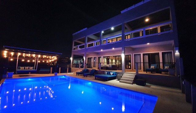 West Bay Suite (King Suite)