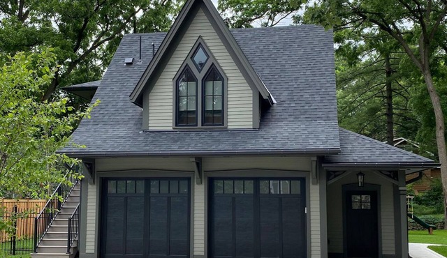 Whispering Walnut: Garage Loft, Steps to Historic Stairs to Downtown Stillwater