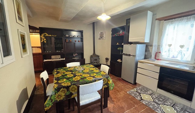 Within walking distance of downtown, with free public parking