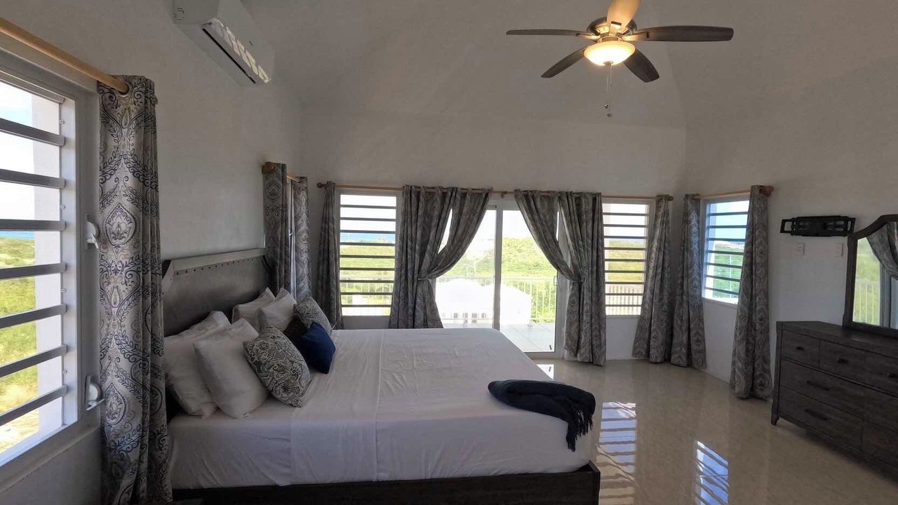 Photo of Bedroom in Island Harbour