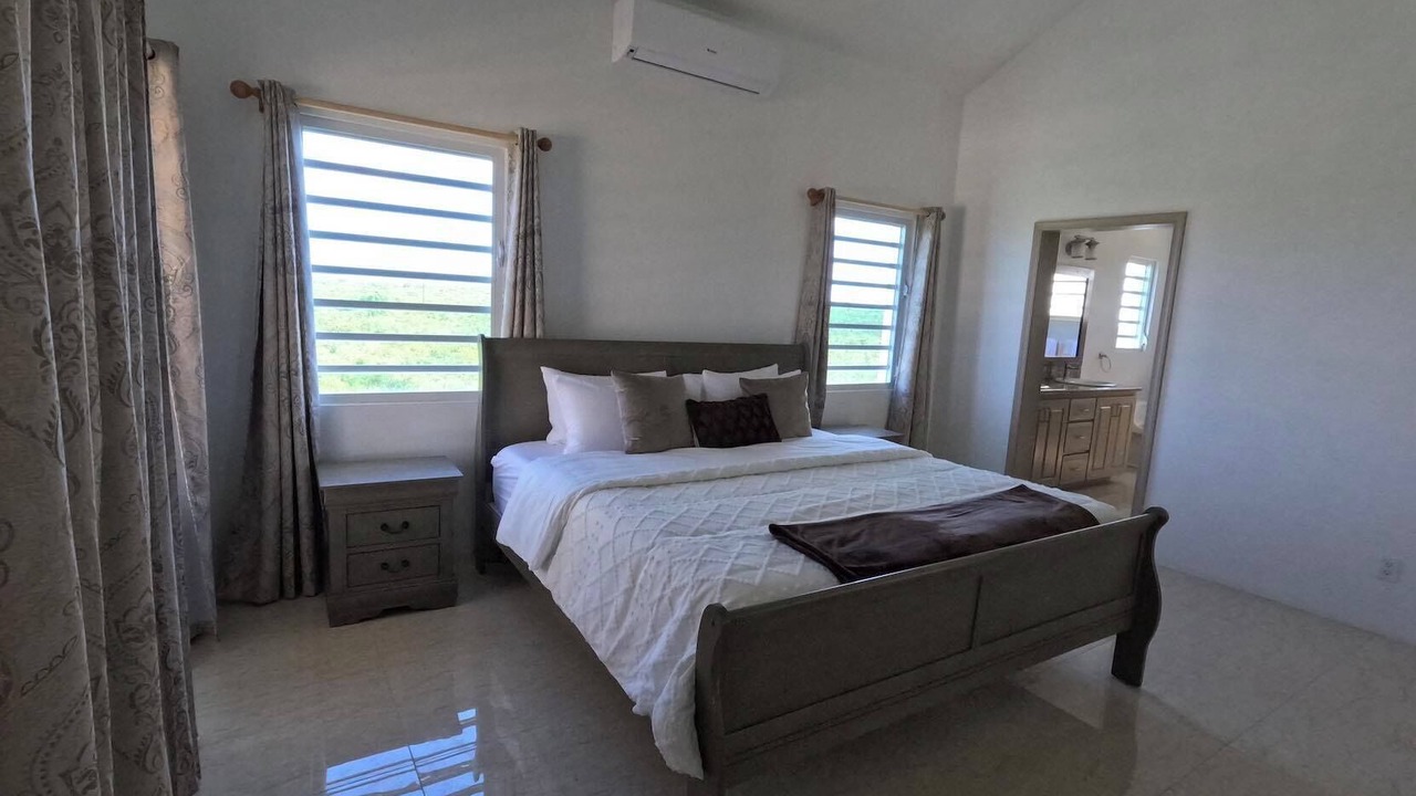 Photo of Bedroom in Island Harbour