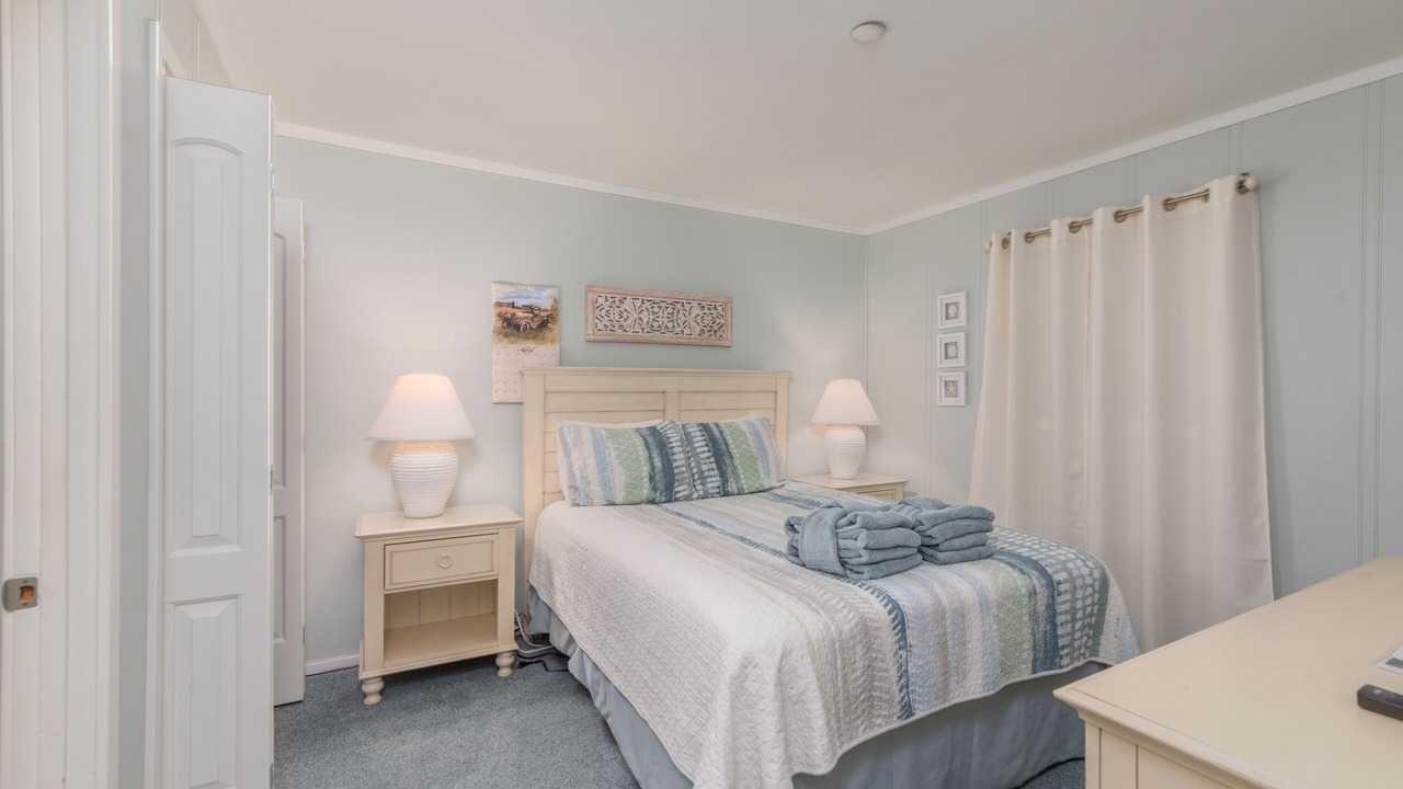Photo of Bedroom in Folly Field
