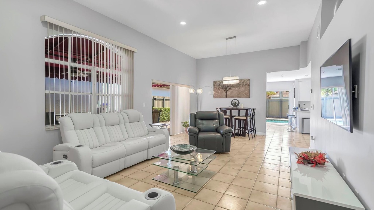 Photo of Livingroom in Ludlam