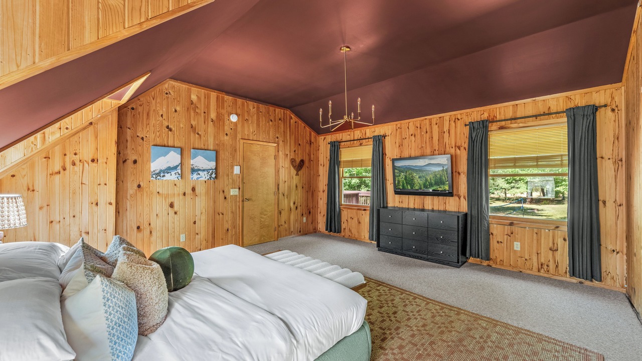 Photo of Bedroom in Lake Arrowhead