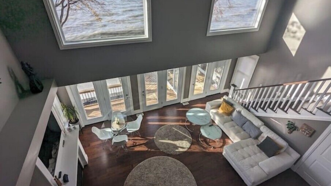 Photo of Livingroom in Town of Essex