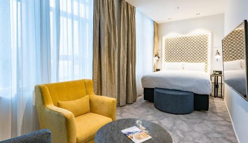Signature Queen Room