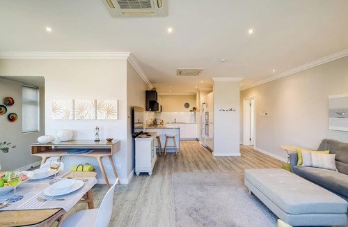 Camps Bay Apartment | Stylish 2 Bedroom Apartment in Camps Bay ASilvertide