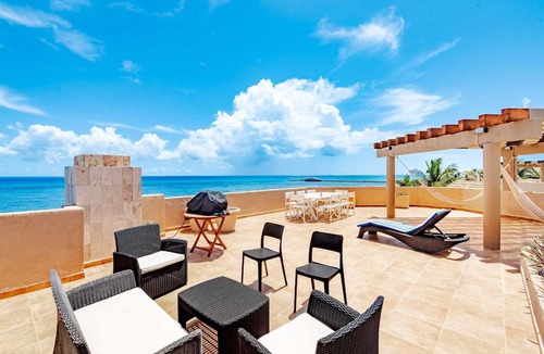 Centro Condo | Stunning Ocean Views! Pvt Delxue Rooftop | Beach Club Service | Steps to 5th Ave & Maid