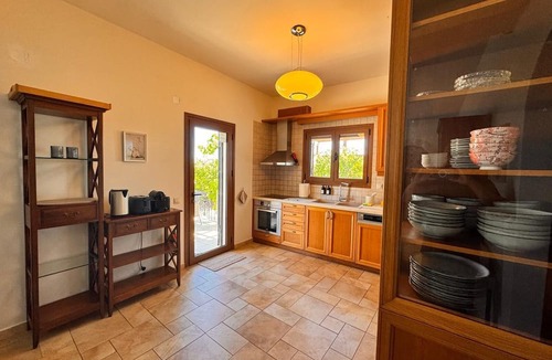 Makry Gialos House | Villa Kalliroi | Detached villa, within walking distance of the beach and taverns