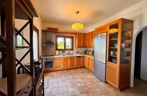 Makry Gialos House | Villa Kalliroi | Detached villa, within walking distance of the beach and taverns