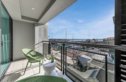 Auckland Central Business District Apartment | Fabulous City Apartment with Stunning Ocean Views