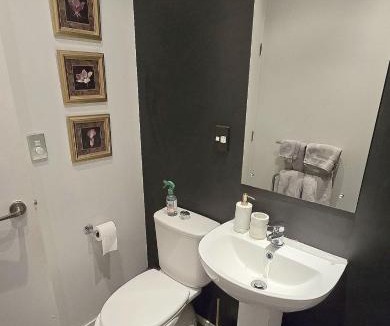 Auckland Central Business District Apartment | Art Deco Chic on Queen